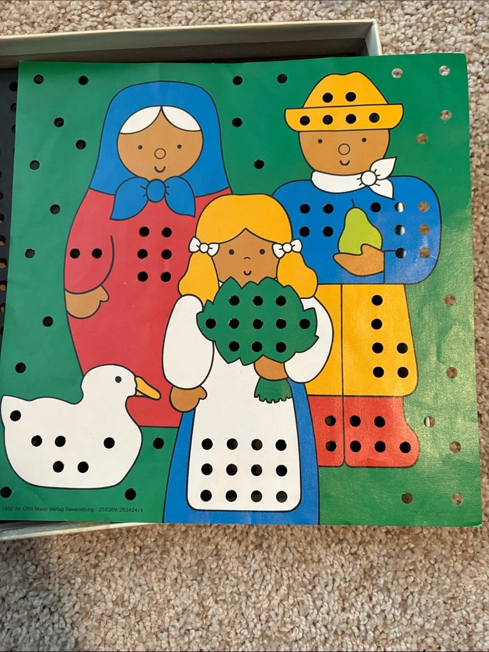 Ravensburger Picture Peg Game vintage preschool game with Multi-Color Artwork